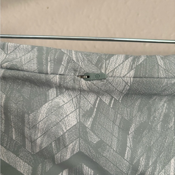 Lululemon Swift Speed High-Rise Crop 21" size 6 - Picture 10 of 10